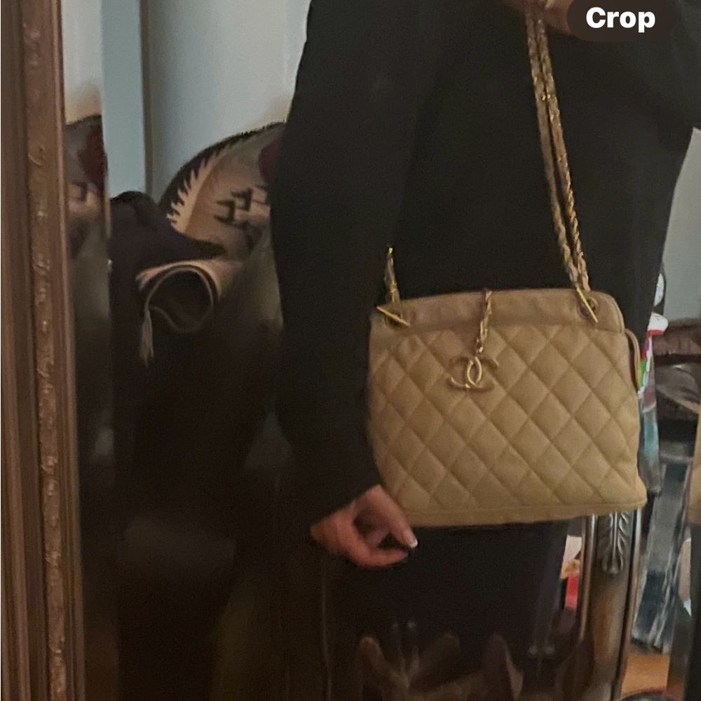 CHANEL Beige Quilted Shoulder Bag with Gold Chain - Picture 15 of 16